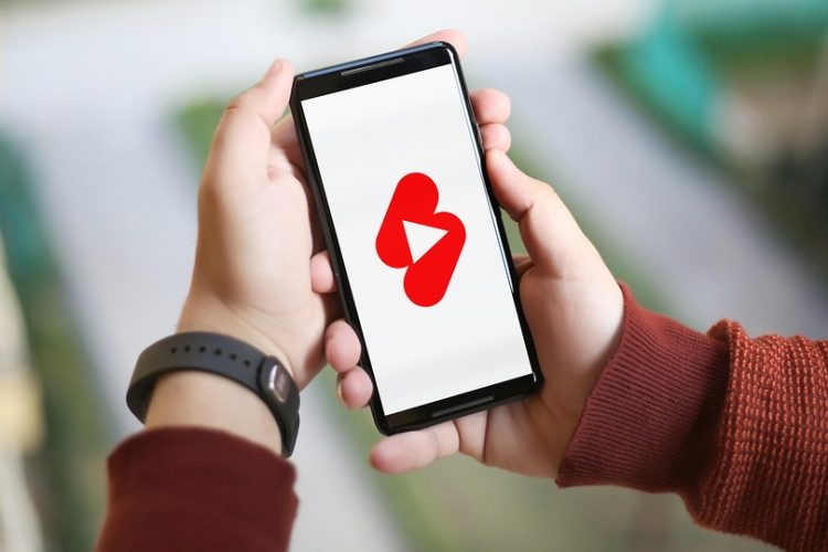 Maximizing ROI: Outsourcing vs. In-House Android App Development